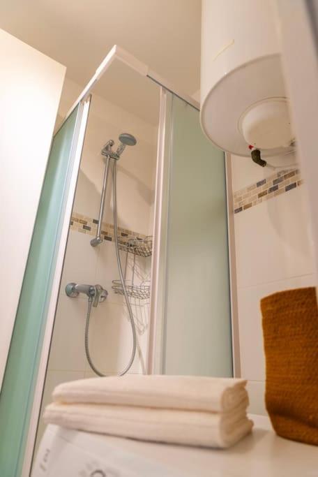 Appartamento Cozy Studio Batignolles 2P Parigi Esterno foto